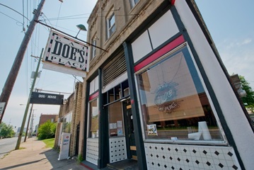 Doe's Eat Place
